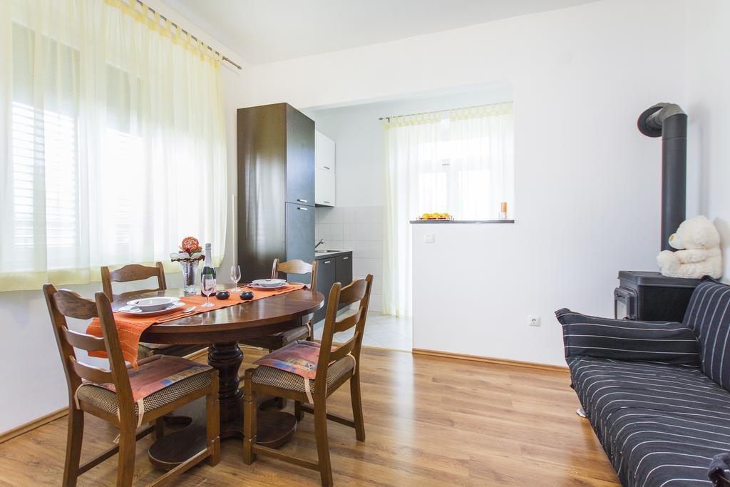 Apartment Amber Koromacno Ruang foto